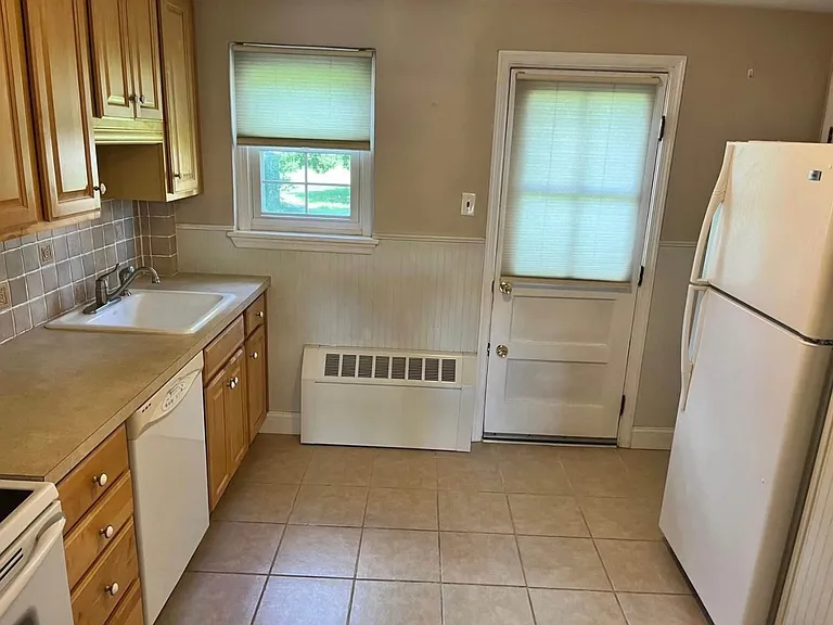 14 Oak Ave — Photo 4