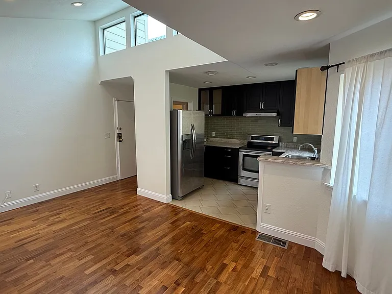 1415 Eddy St — Photo 7