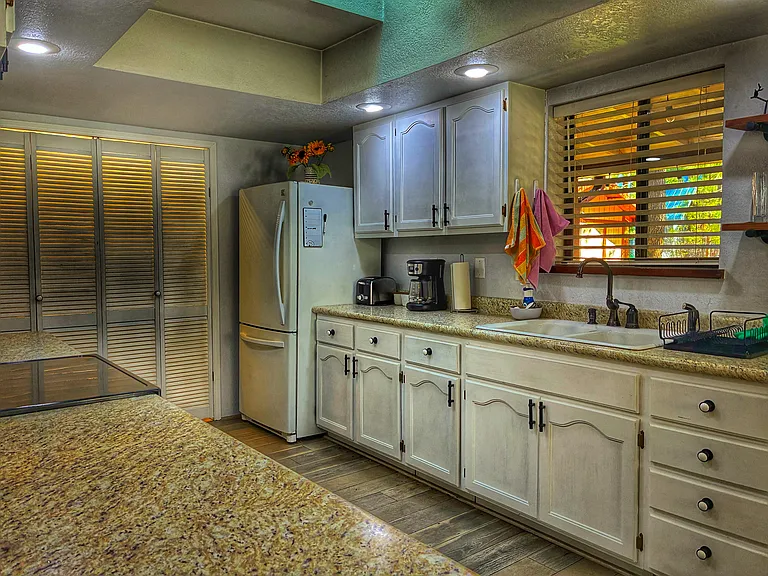 Bermuda Cir — Photo 9