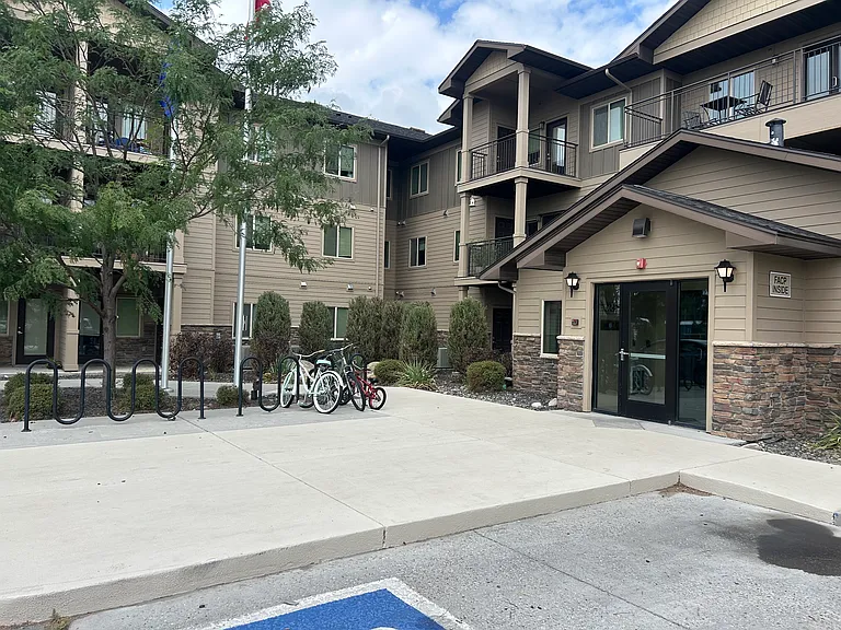 Grove at Riverside — Photo 11