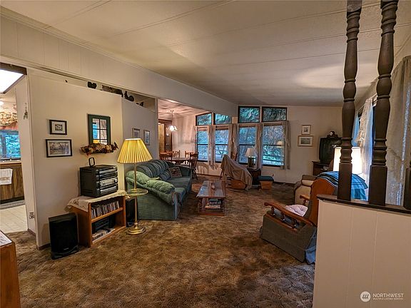 2nd image of 8233 Dawn Hill Drive SE