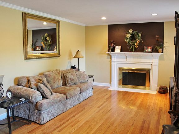 3rd image of 3402 Monticello Dr