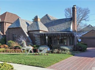 42 Kennelworth Rd, Mineola, NY 11501