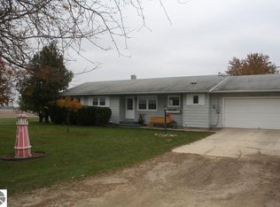 7677 S Leaton Rd, Shepherd, MI 48883