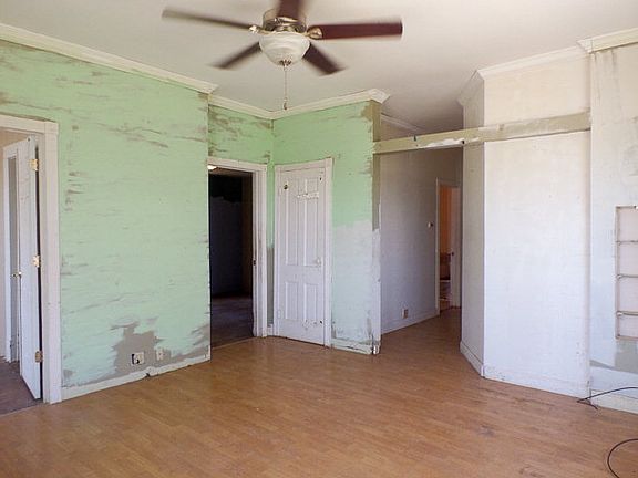 3rd image of 608 E 11th St