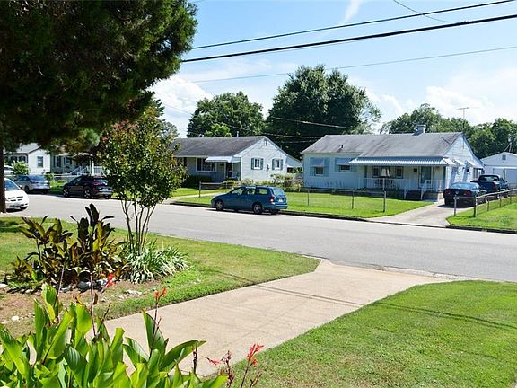 2nd image of 9 Twin Oaks Dr