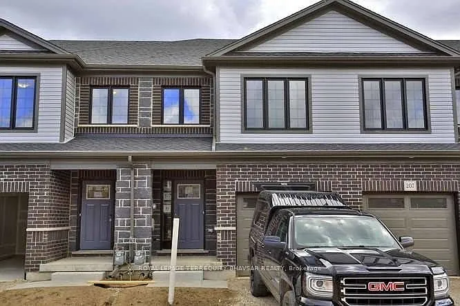 36 Woodedge Cir — Photo 1