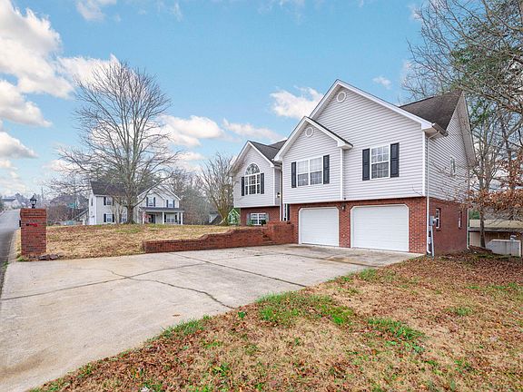 3rd image of 211 Elaine Dr