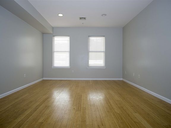 3rd image of 167 Monticello Ave APT 2