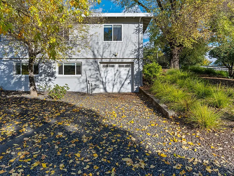 1543 Estee Ave — Photo 43