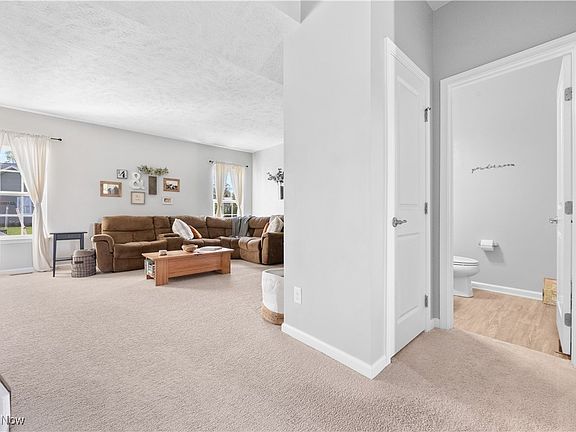 5th image of 870 Thewes Cir