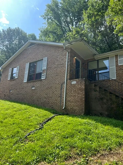 2 bed, 1.0 bath, 850 sqft, $1,275 — Photo 2