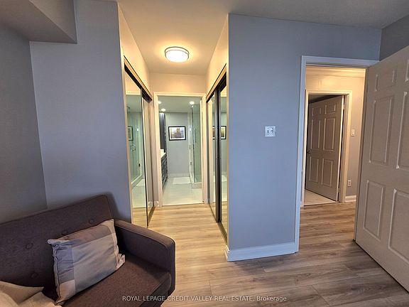 4th image of 24 Hanover Rd #2101