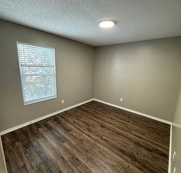 1138 E Walnut St #2 — Photo 8