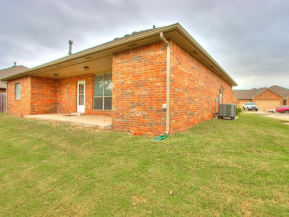 3rd image of 12317 Bell Gardens Dr