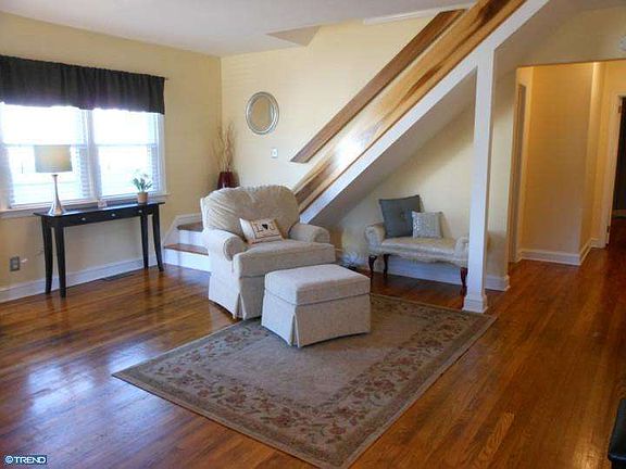 3rd image of 1106 Bellevue Ave