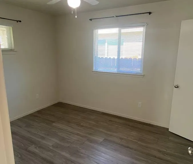 567 Johnston St — Photo 13