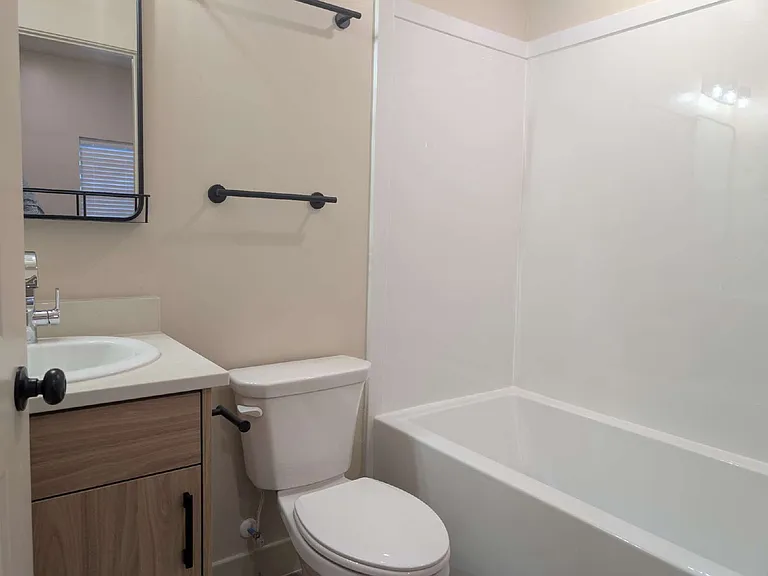 150 E 700 N #11 — Photo 9