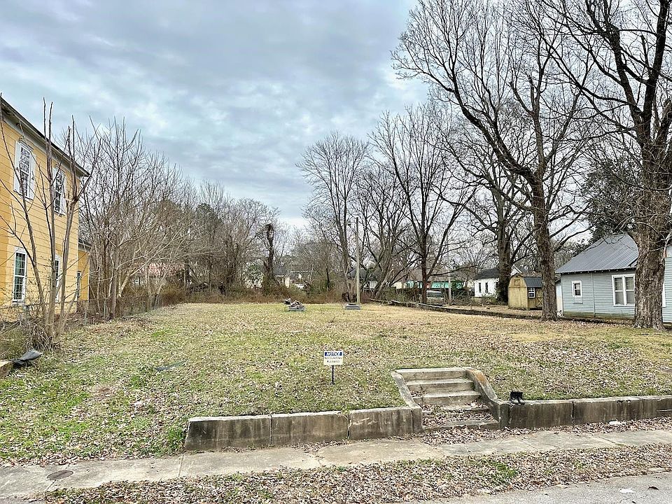 1st image of 216 N Fairgrounds St