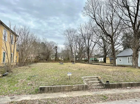 216 N Fairgrounds St, Jackson, TN 38301