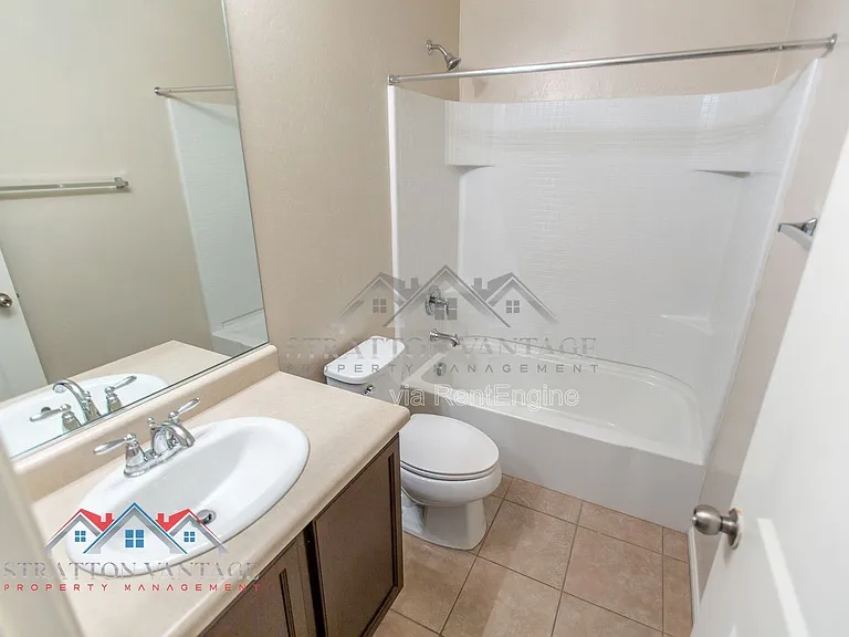 2218 N 77th Dr — Photo 10