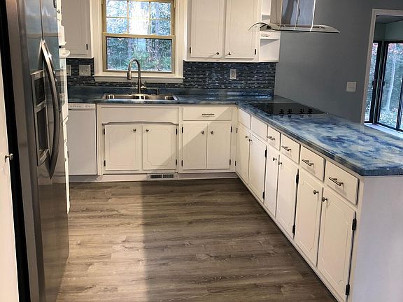 4th image of 600 Gaithburg Sq