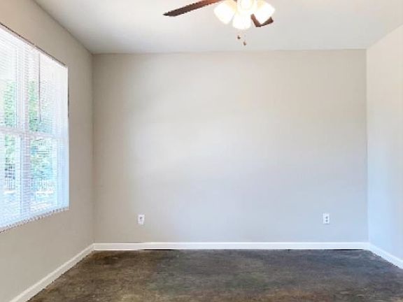 3rd image of 2610 Maverick Ave