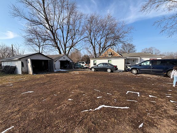 3rd image of 627 N Forest Avenue