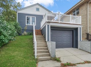 1608 N Astor St, Milwaukee, WI 53202
