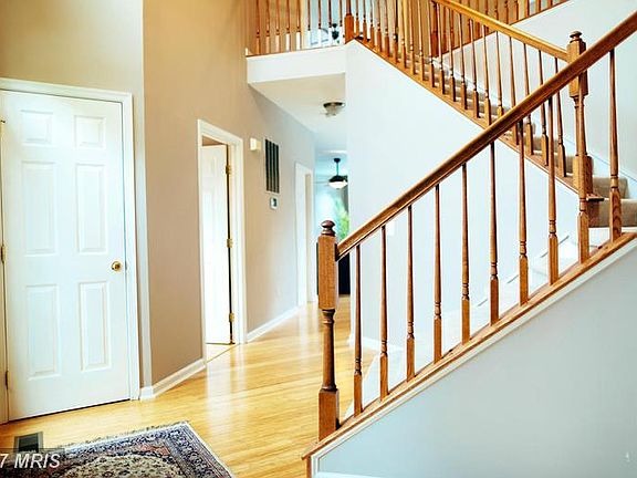 3rd image of 316 Singleton Cir