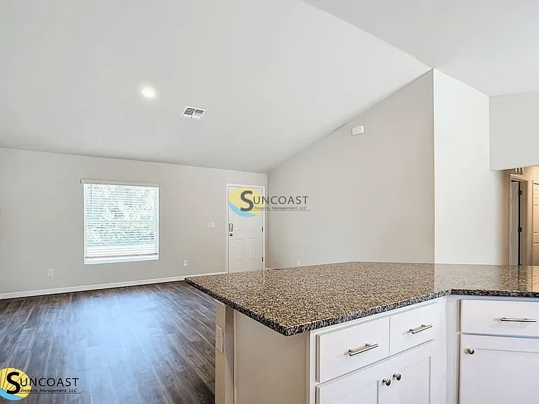 17389 Tyler Ave — Photo 10