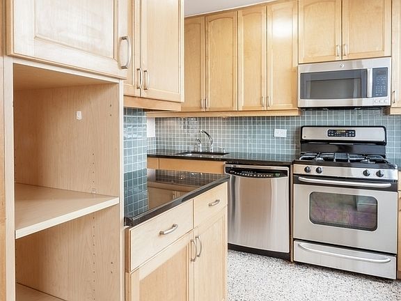 4th image of 201 E 87th St APT 25J
