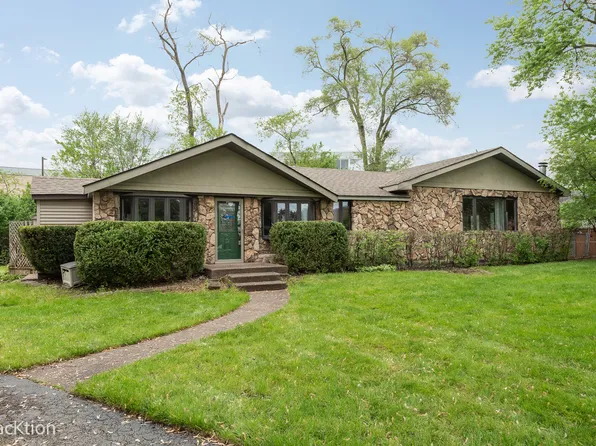 20938 N Ash St, Deerfield, IL 60015