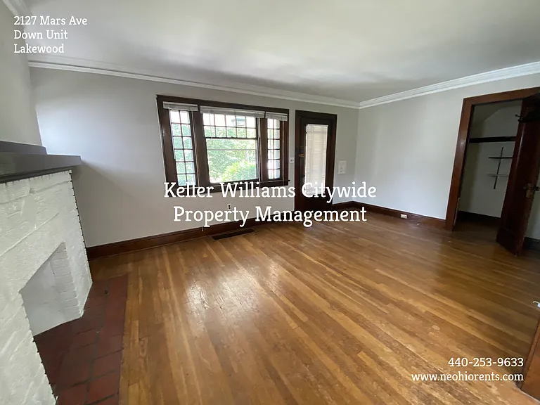 3 bedroom with a den 2 full bath up unit in Lakewood — Photo 9