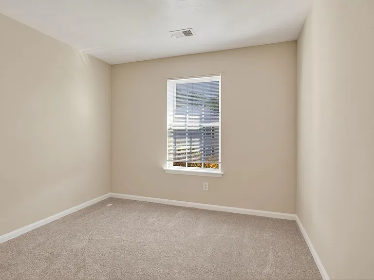 North Beach Apartments — Photo 28