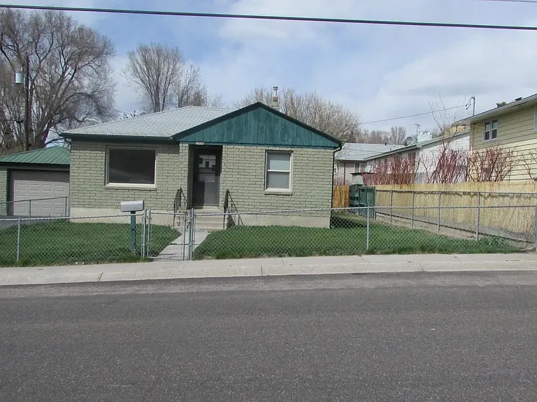 1456 E Elm St — Photo 1