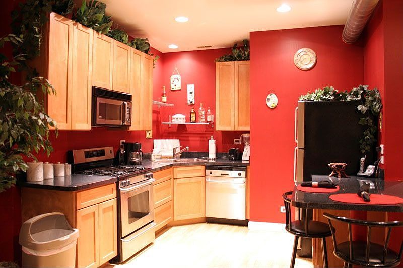 1st image of 1346 W Greenleaf Ave APT 1W