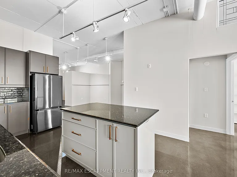 66 Bay St S #614 — Photo 12