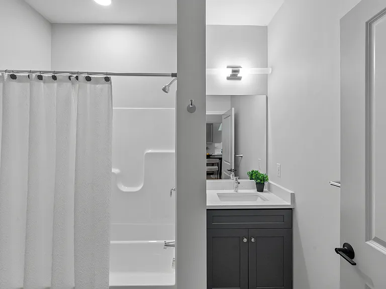 446 Waterman Avenue — Photo 8