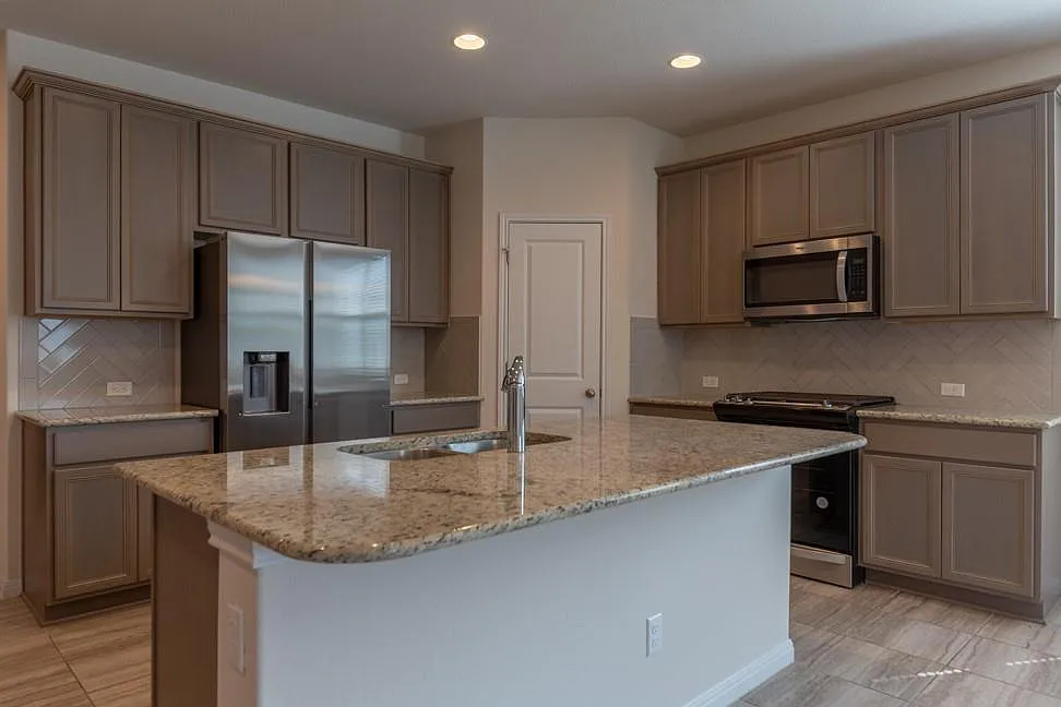5 bed, 4.0 bath, 3163 sqft, $2,780 — Photo 4