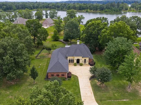 125 Fox Run Dr, Natchitoches, LA 71457
