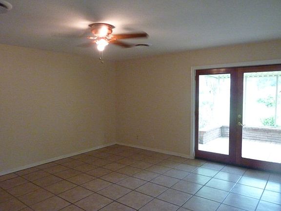 3rd image of 410 E Bowie Ave
