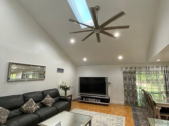 3rd image of 7112 Fallbrook Ave