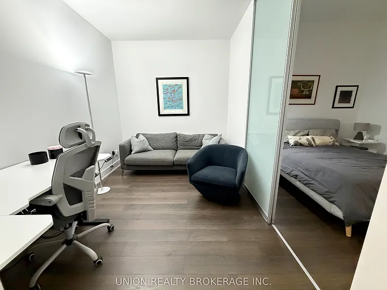 111 Saint Clair Ave W #1527 — Photo 5