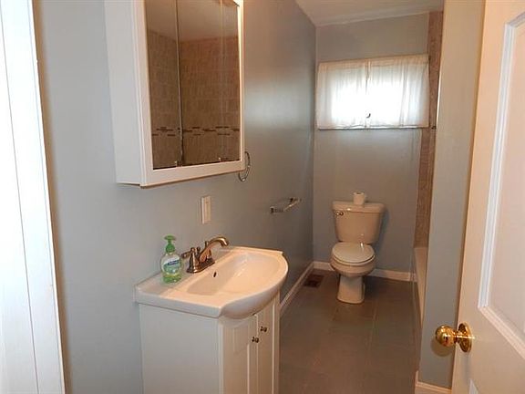 5th image of 84 N Central St #1