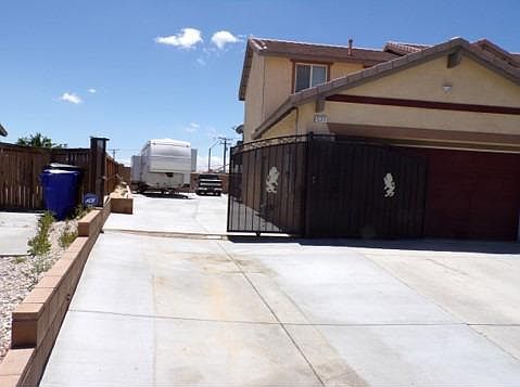 3rd image of 15311 Baxter St