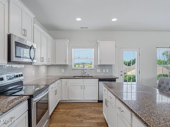 4th image of 277 Gail Ln