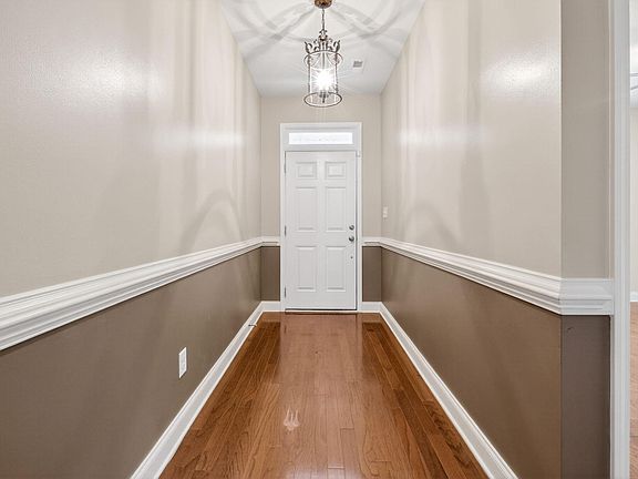 4th image of 54 Denby Cir