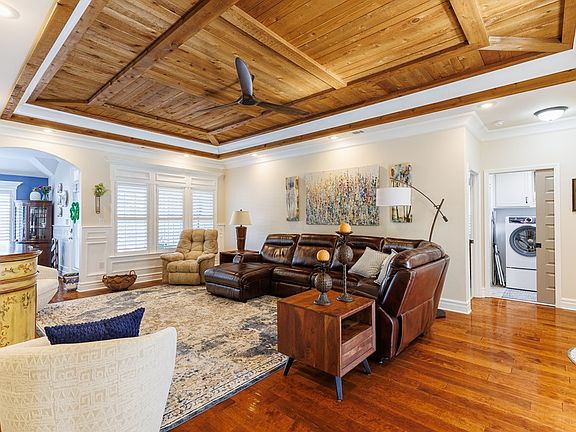 5th image of 4114 Glen Laurel Dr E