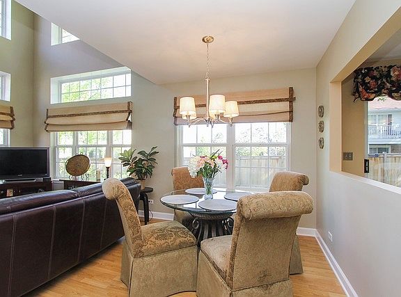 3rd image of 377 Bloomfield Ct